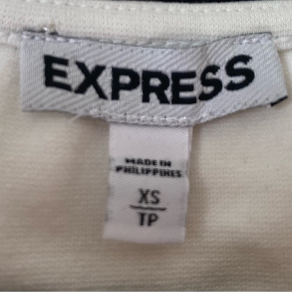 🌹 3 for $25 Express Women’s White Top With Cap Sleeves And Black Detail Size XS - Picture 2 of 3
